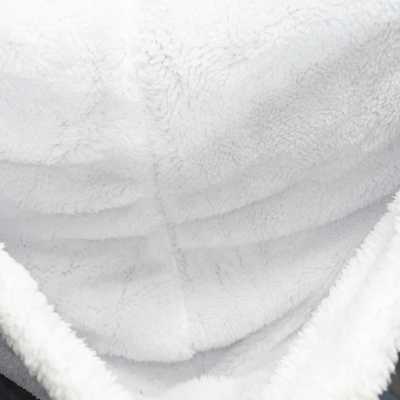 Disney Light Purple And White Mickey Mouse Hoodie Soft Comfortable Sleepwear NEW - Picture 4 of 14